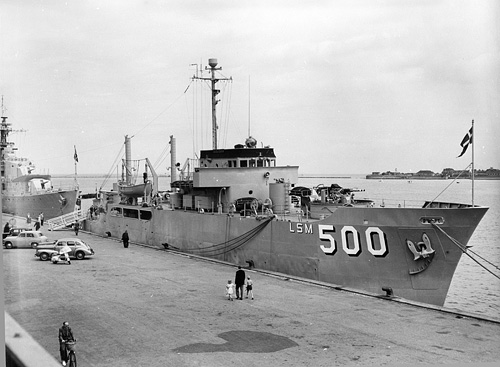 Danish <I>Hjӕlperen</I> (LSM 500) converted to MTB tender and delivered but still wearing her LSM hull number.