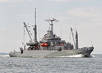 USS Grasp (ARS 51) on 16 October 1985